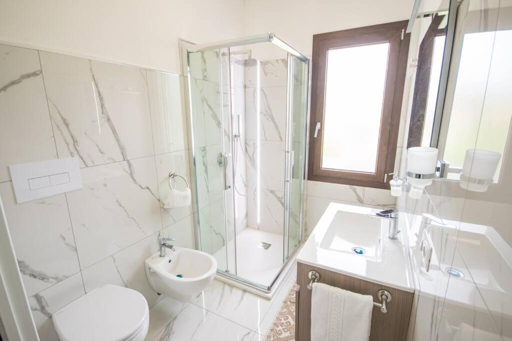 White Bike Rooms Siniscola Bagian luar foto