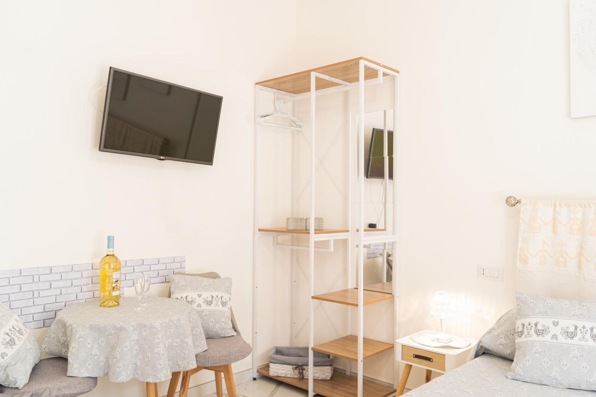 White Bike Rooms Siniscola Bagian luar foto